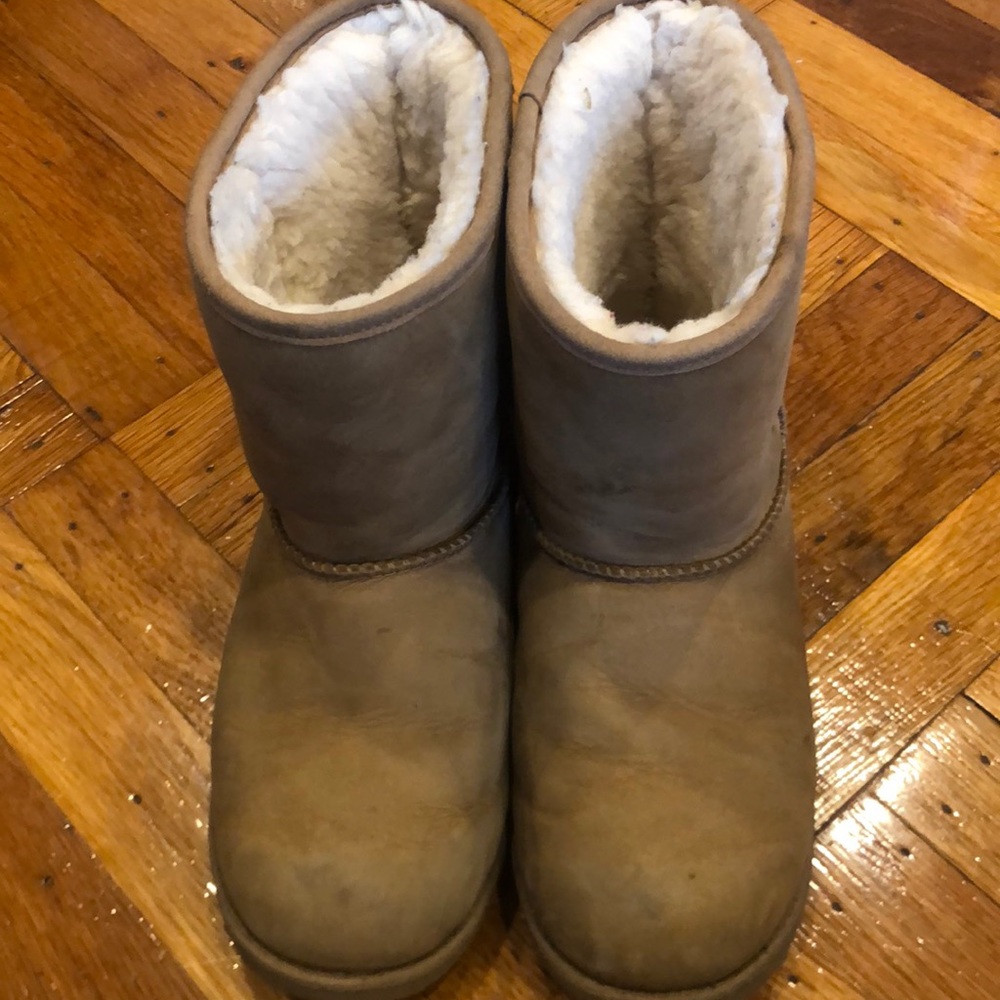 Size 4 in girls Ugg boots